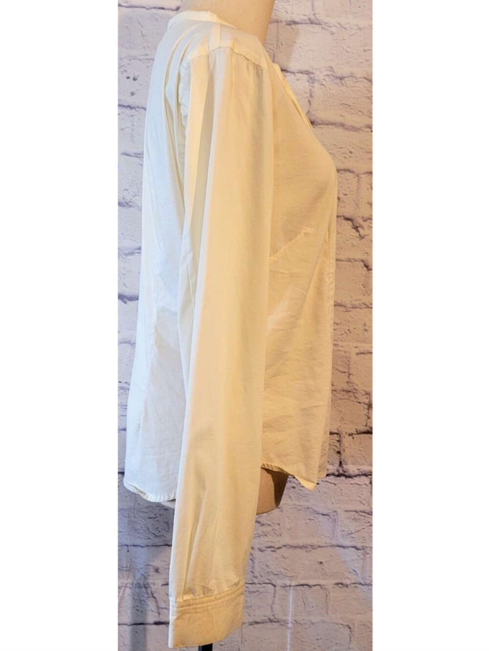 BCBGeneration Shirt Womens Size 10 Cream Pintuck Tuxedo-Style Blouse Victorian - Picture 3 of 12